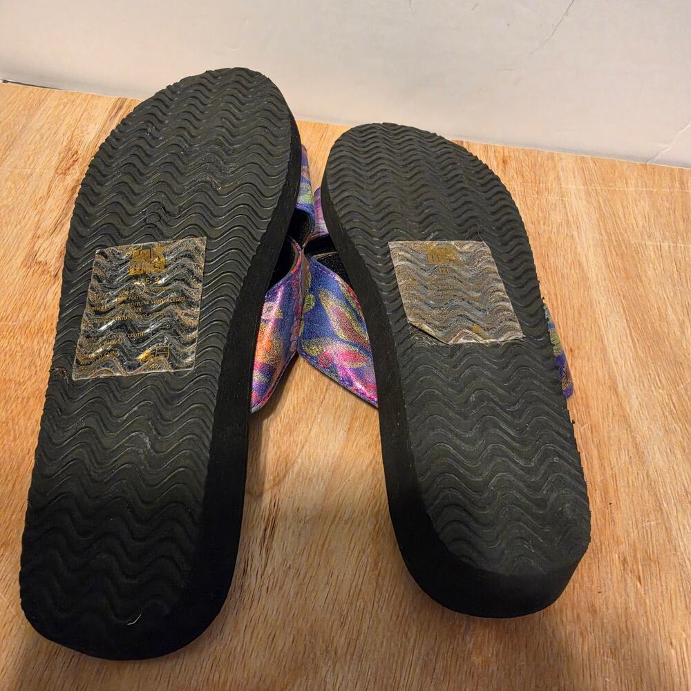 Muk Luks Slide Sandals iridescent crisscross strap multicolored floral/paisley 9 - Picture 4 of 5